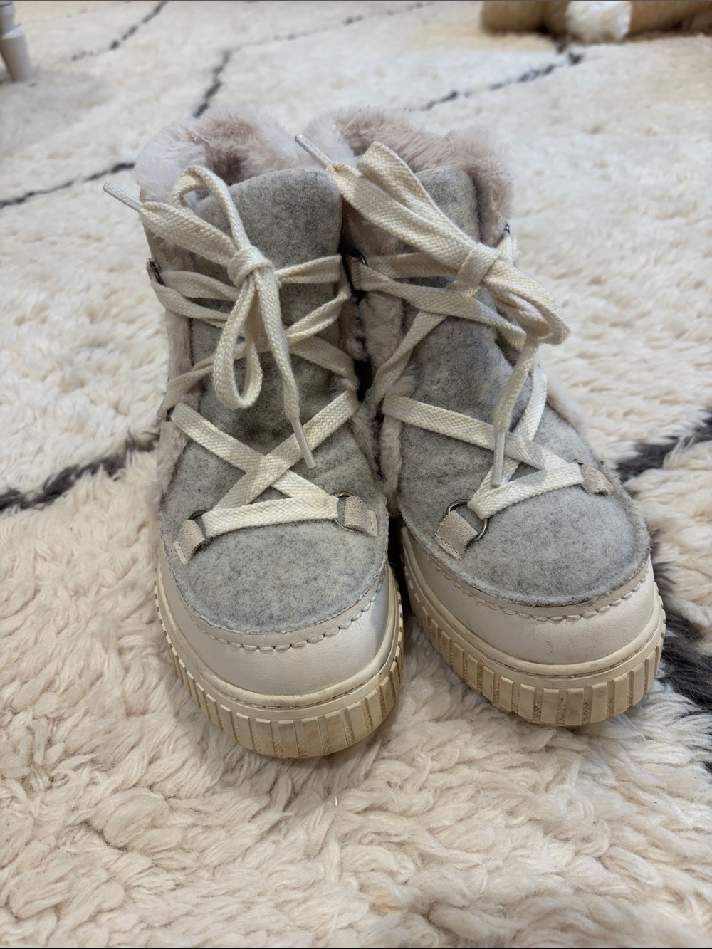 Sorel Gray & Cream Faux-Fur Lace-Up Winter Boots